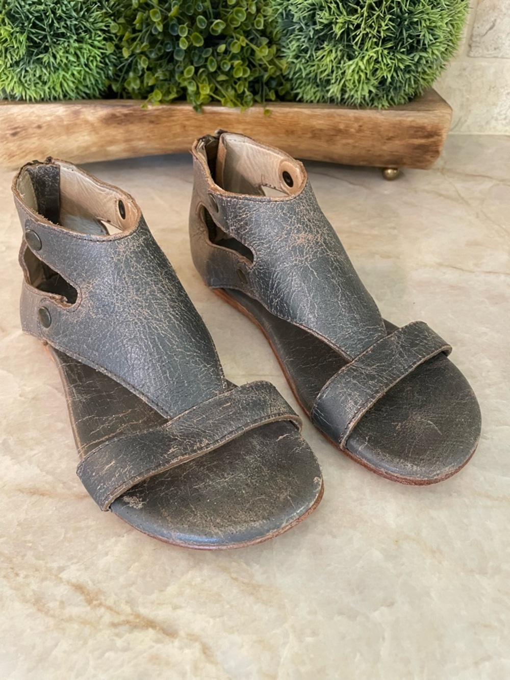 BED | STU Sandals